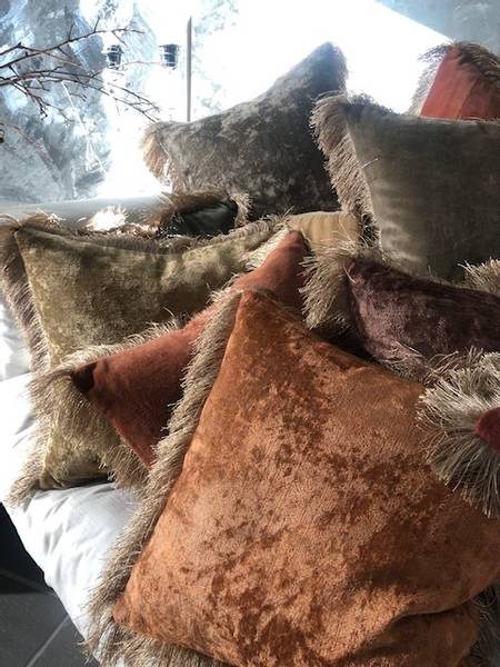 Cushion Cover Sweet Drops Matt Velvet Mud w/fringles